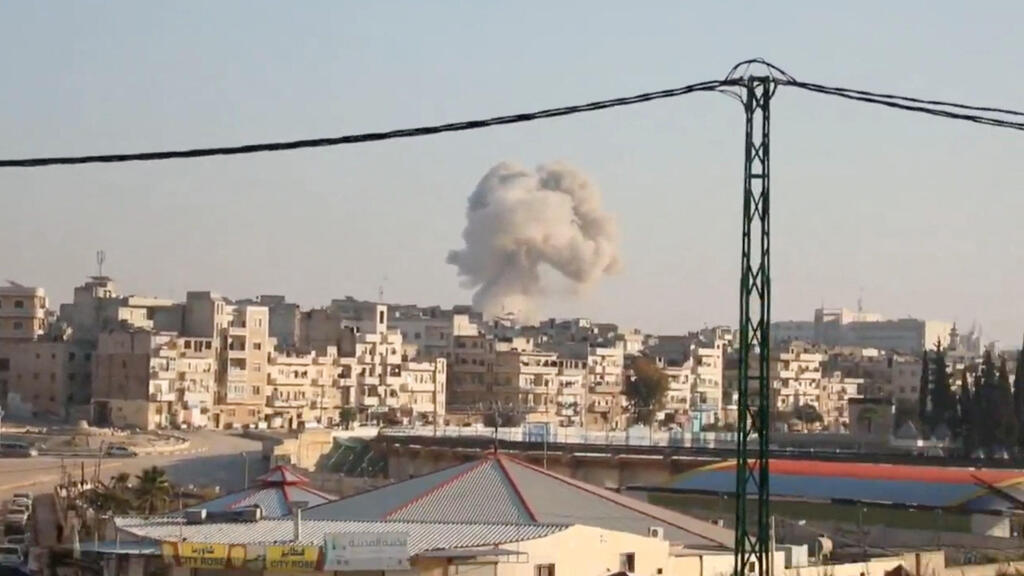 City of Idlib bombarded by Syrian regime forces (Photo: The White Helmets/Handout via REUTERS) סוריה הפצצה ב אידליב